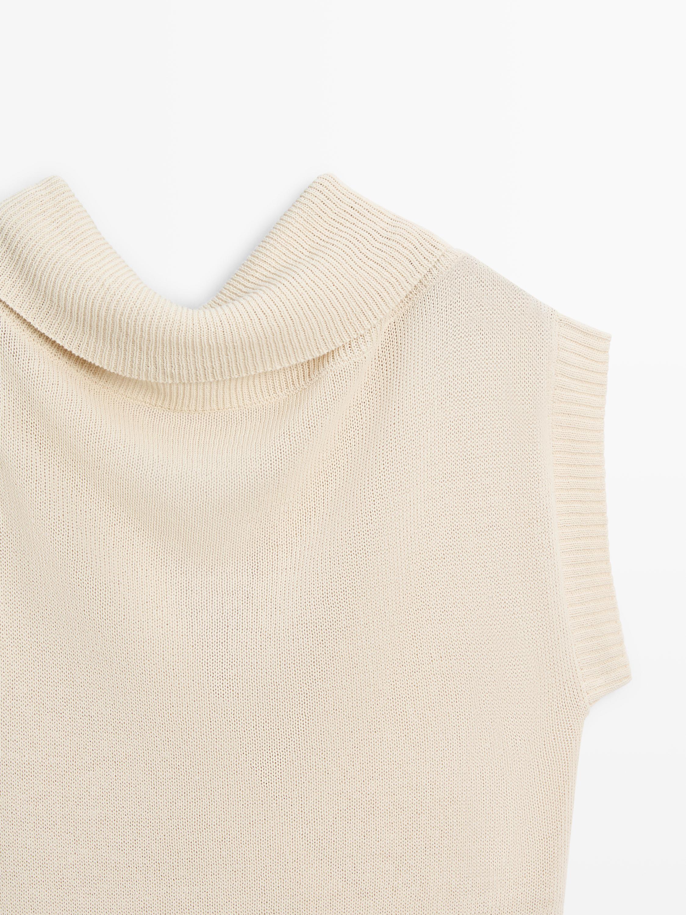 Pull en maille à dos décolleté