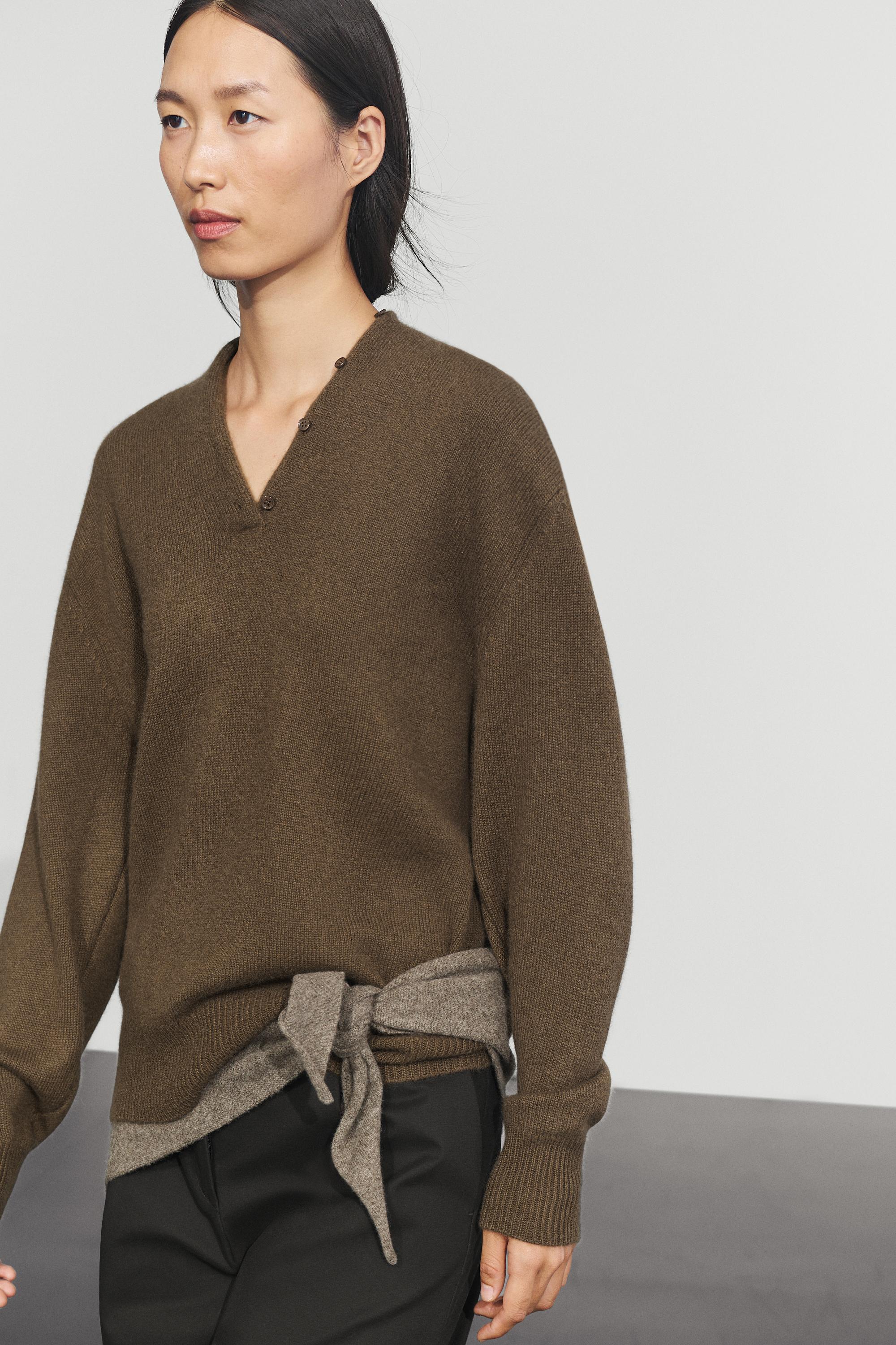 Pull en maille à détail boutonné 100 % cachemire