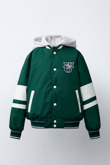CAZADORA BOMBER NYLON TEXTO CAPUCHA DESMONTABLE - Verde de Zara - Imagen 0