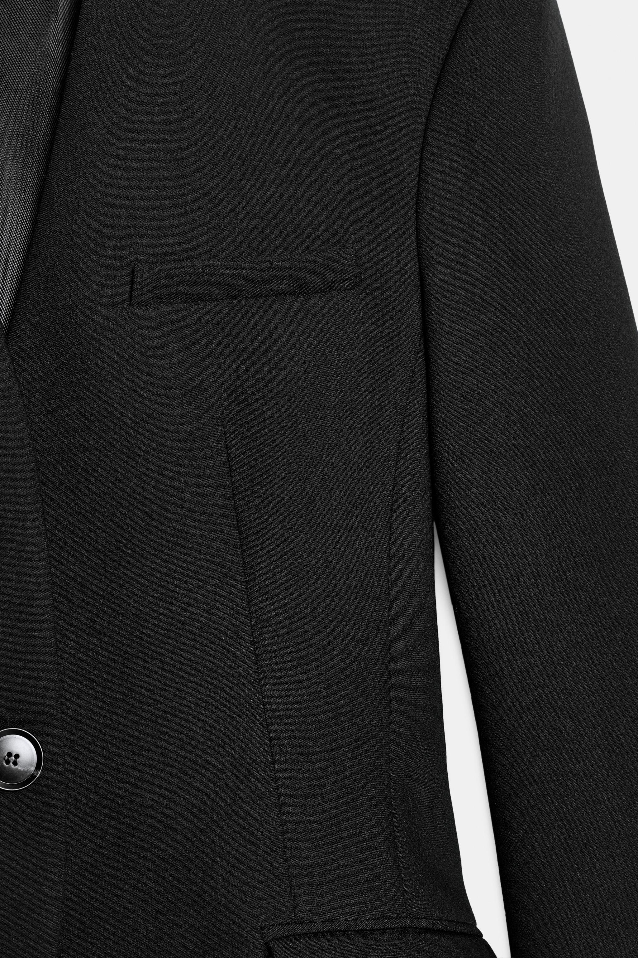 BLAZER AJUSTÉE ASYMÉTRIQUE À ÉPAULETTES