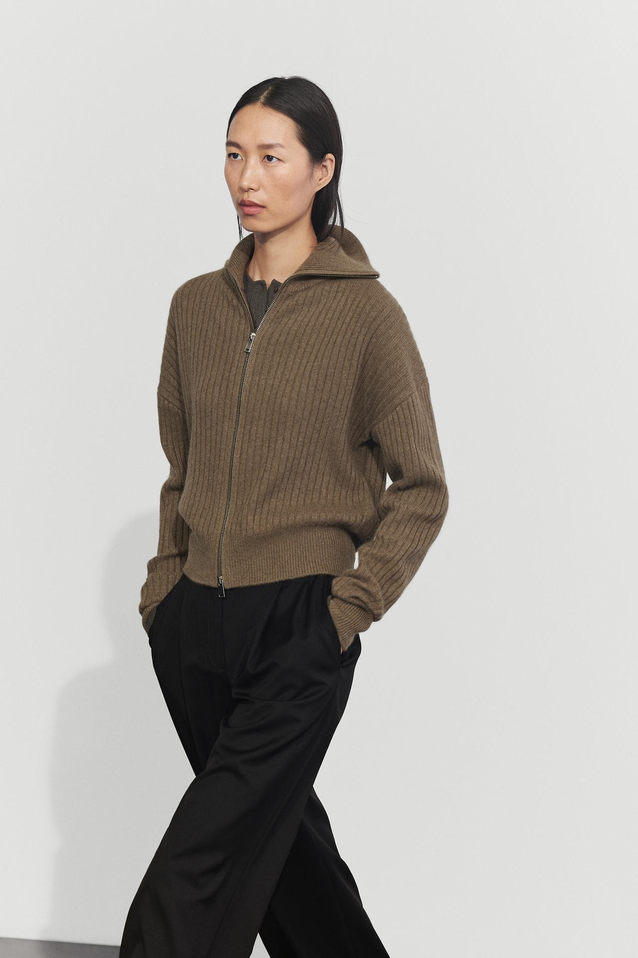 100% Cashmere Ribbed Knit Cardigan — Black gold
