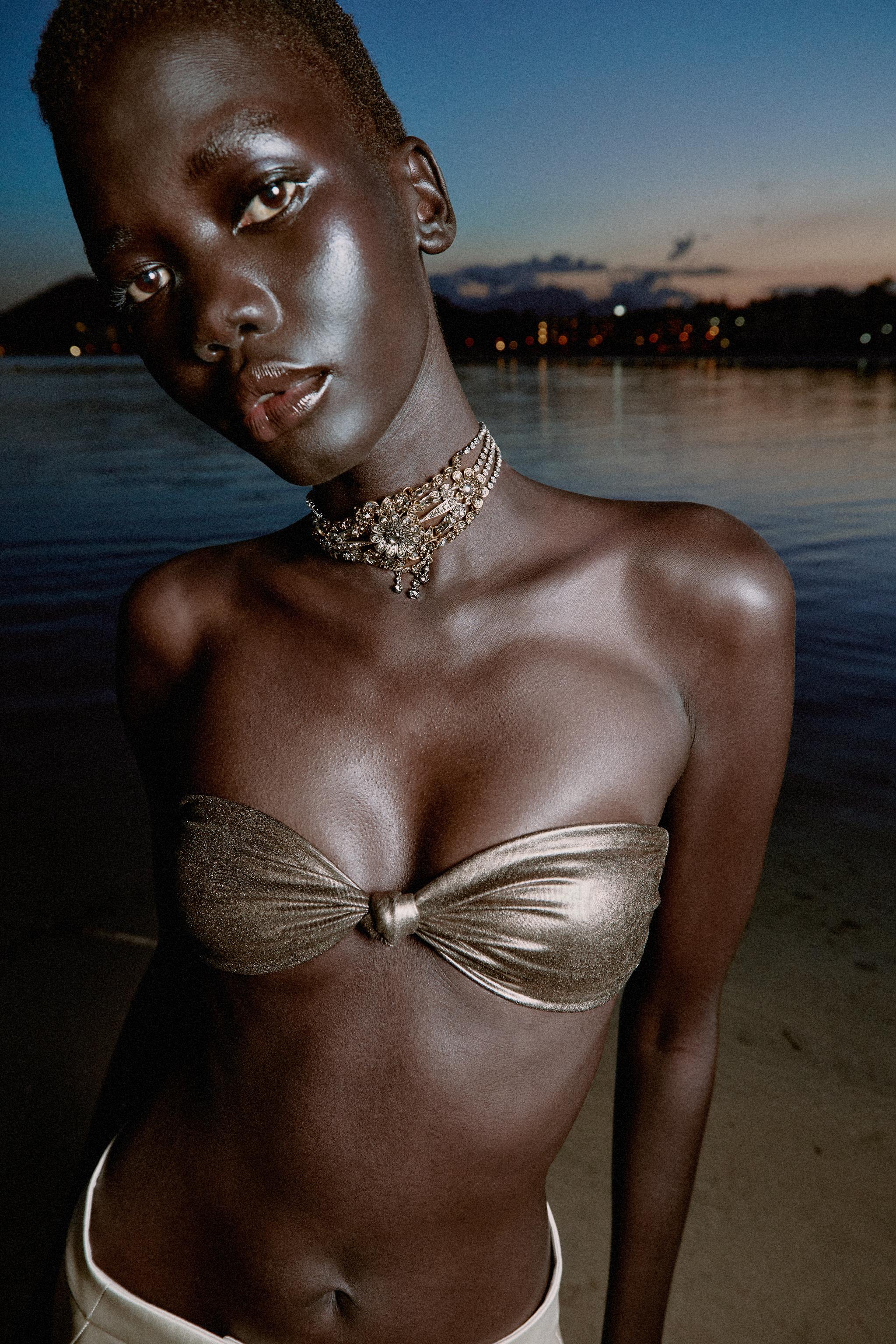 Женские аксессуары Zara JEWELED FLOWER CHOKER