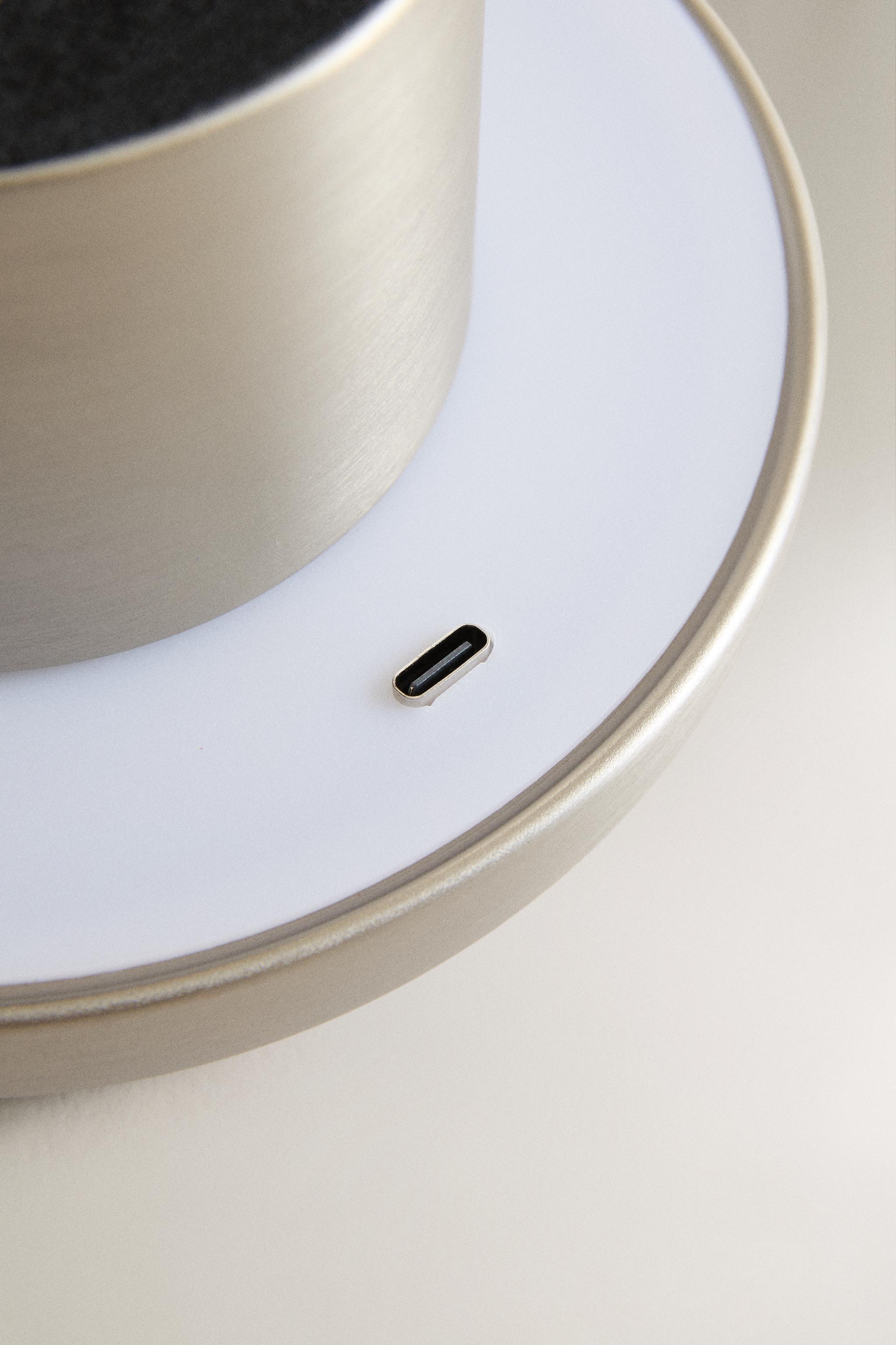 CORDLESS LAMP