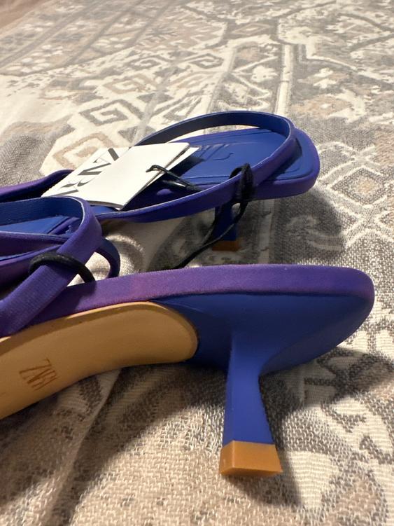 SHIMMERY SLINGBACK HEELS - Image 4