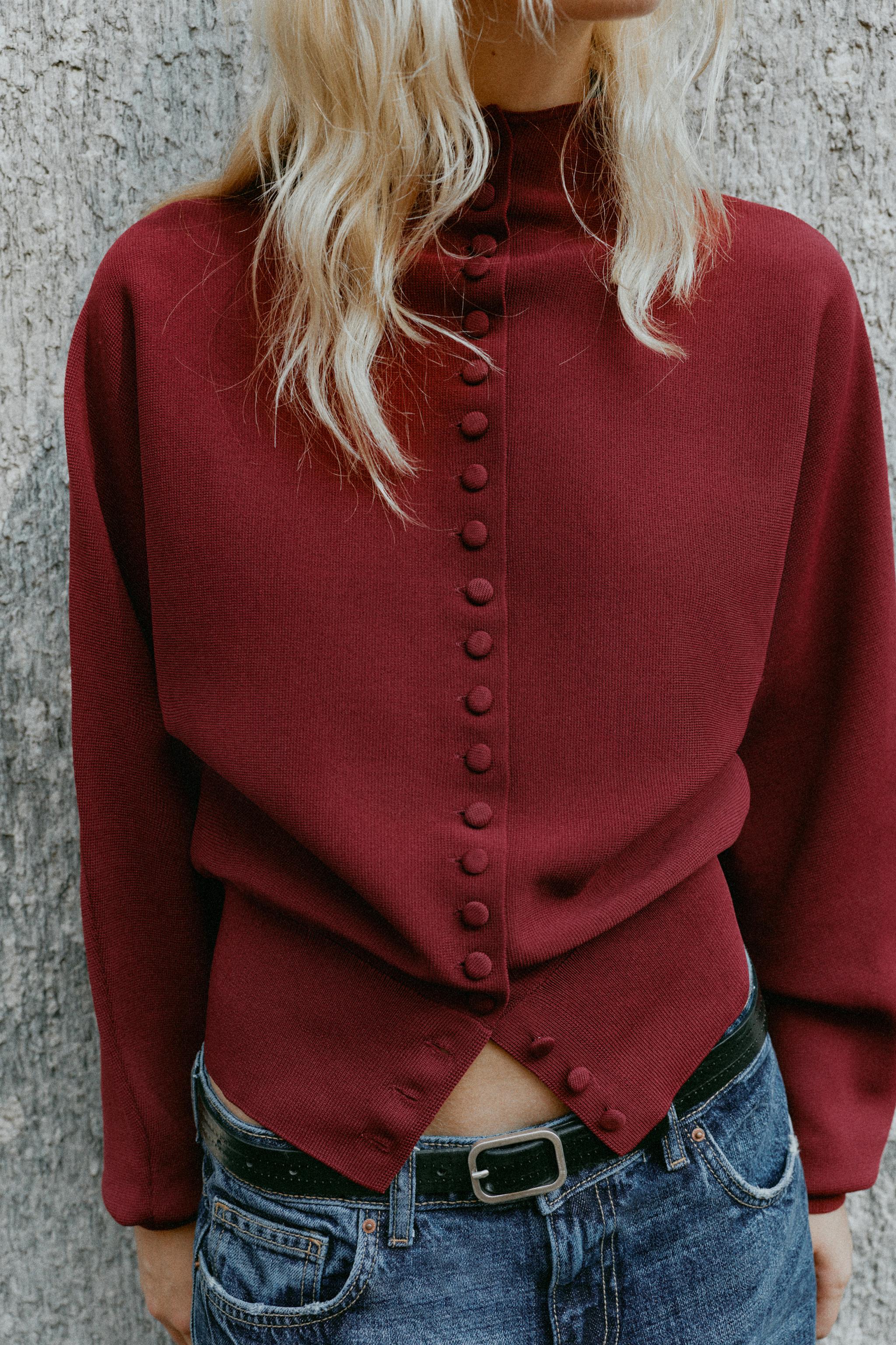 GILET EN MAILLE AVEC BOUTON REVÊTU