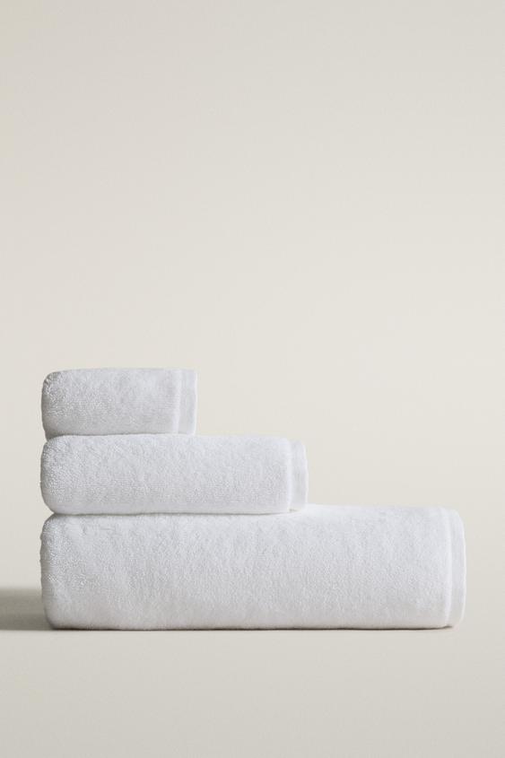 EXTRA SOFT COTTON BATH TOWEL (700 GXM²) - White by Zara - Image 0