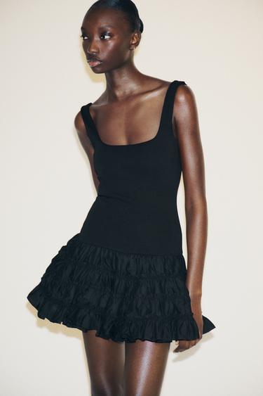 WEITGESCHNITTENES KLEID MIT MATERIALKOMBINATION - Schwarz von Zara
