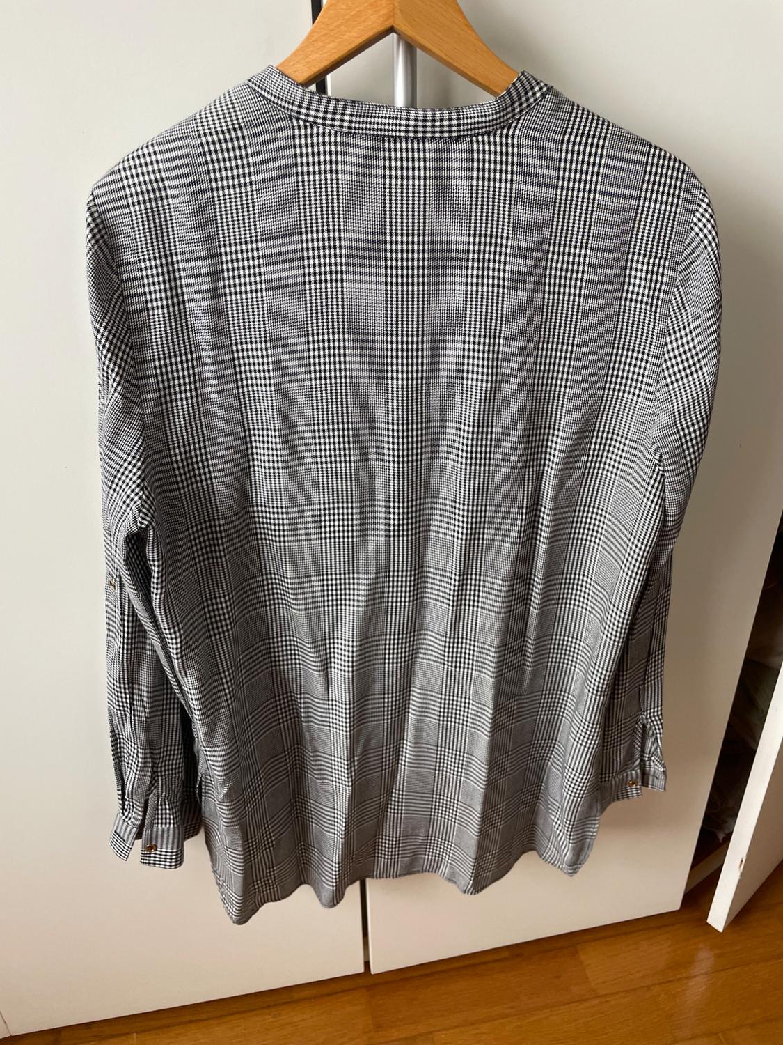 SHIRT WITH FRONT POCKETS - Image 3