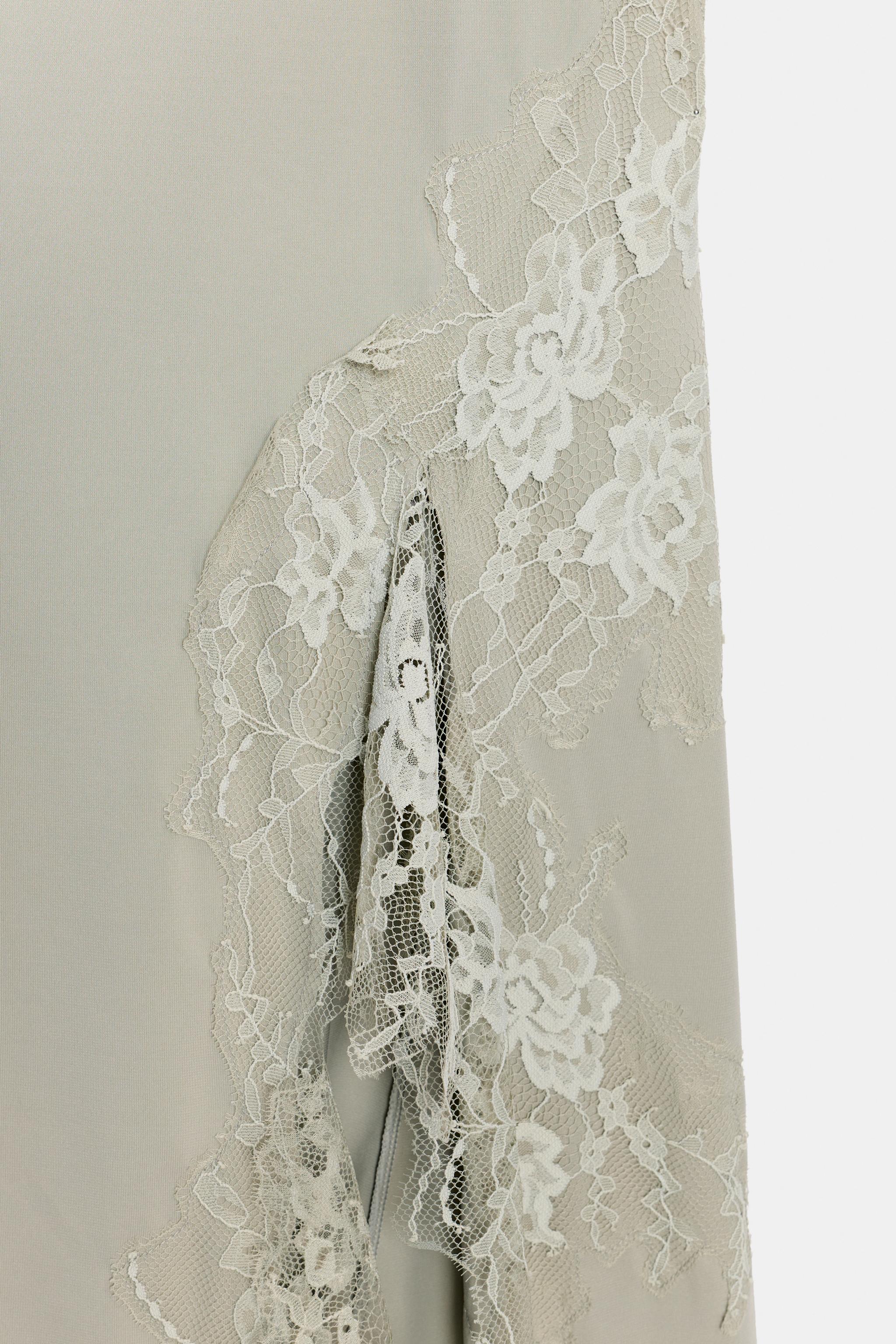 FLOWY LACE DRESS