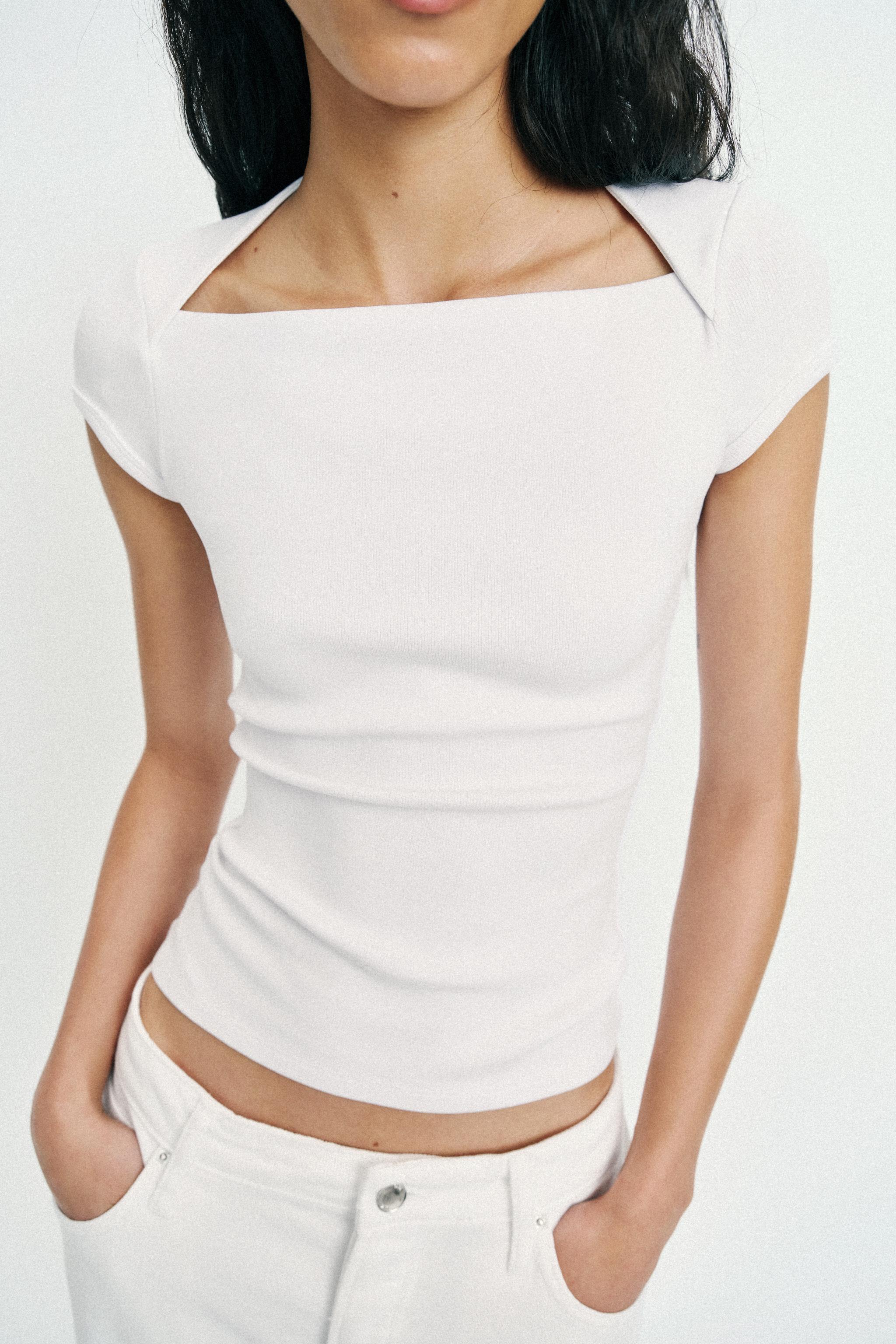 T-SHIRT À ENCOLURE CARRÉE