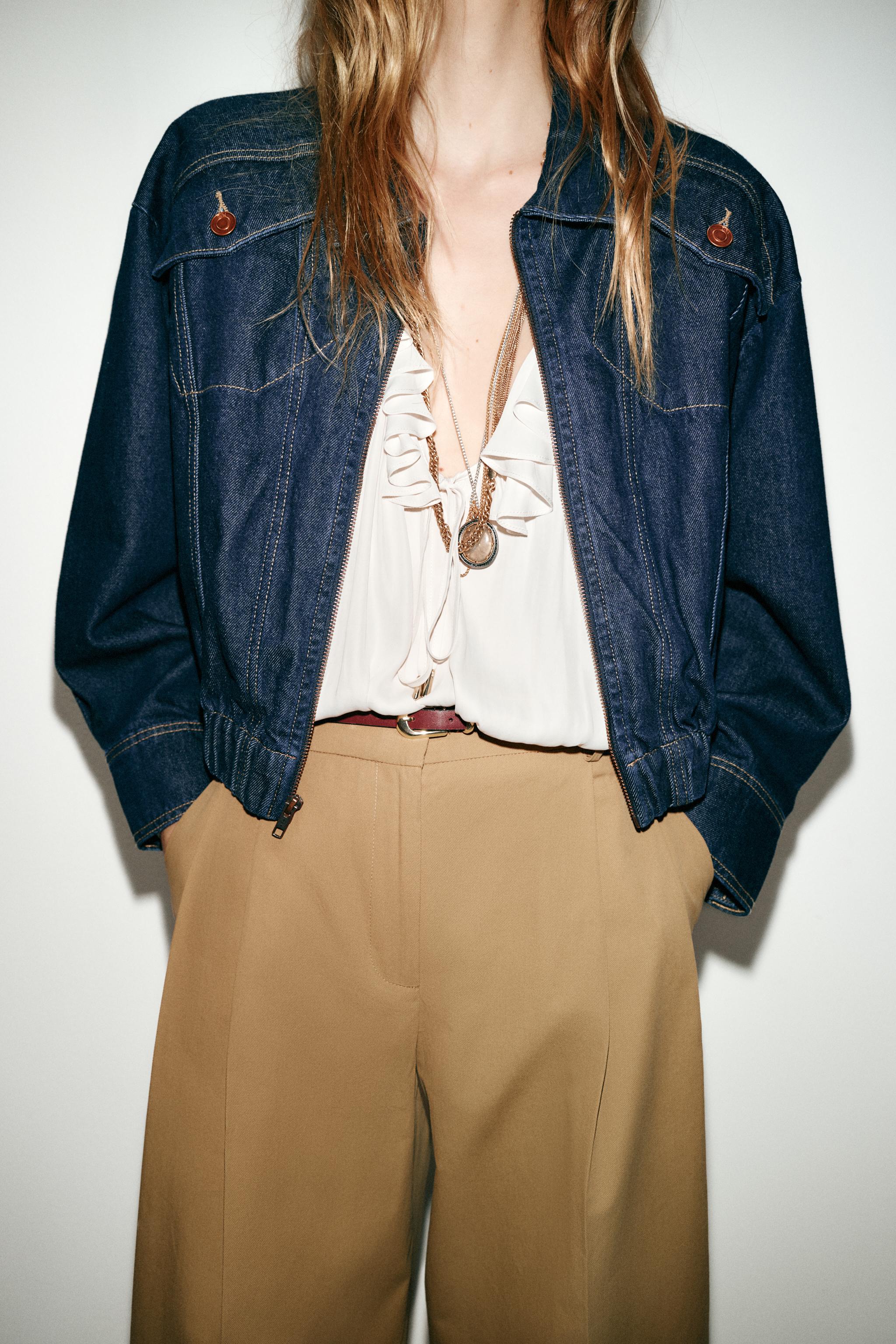 PANTALON À PINCES ET CEINTURE