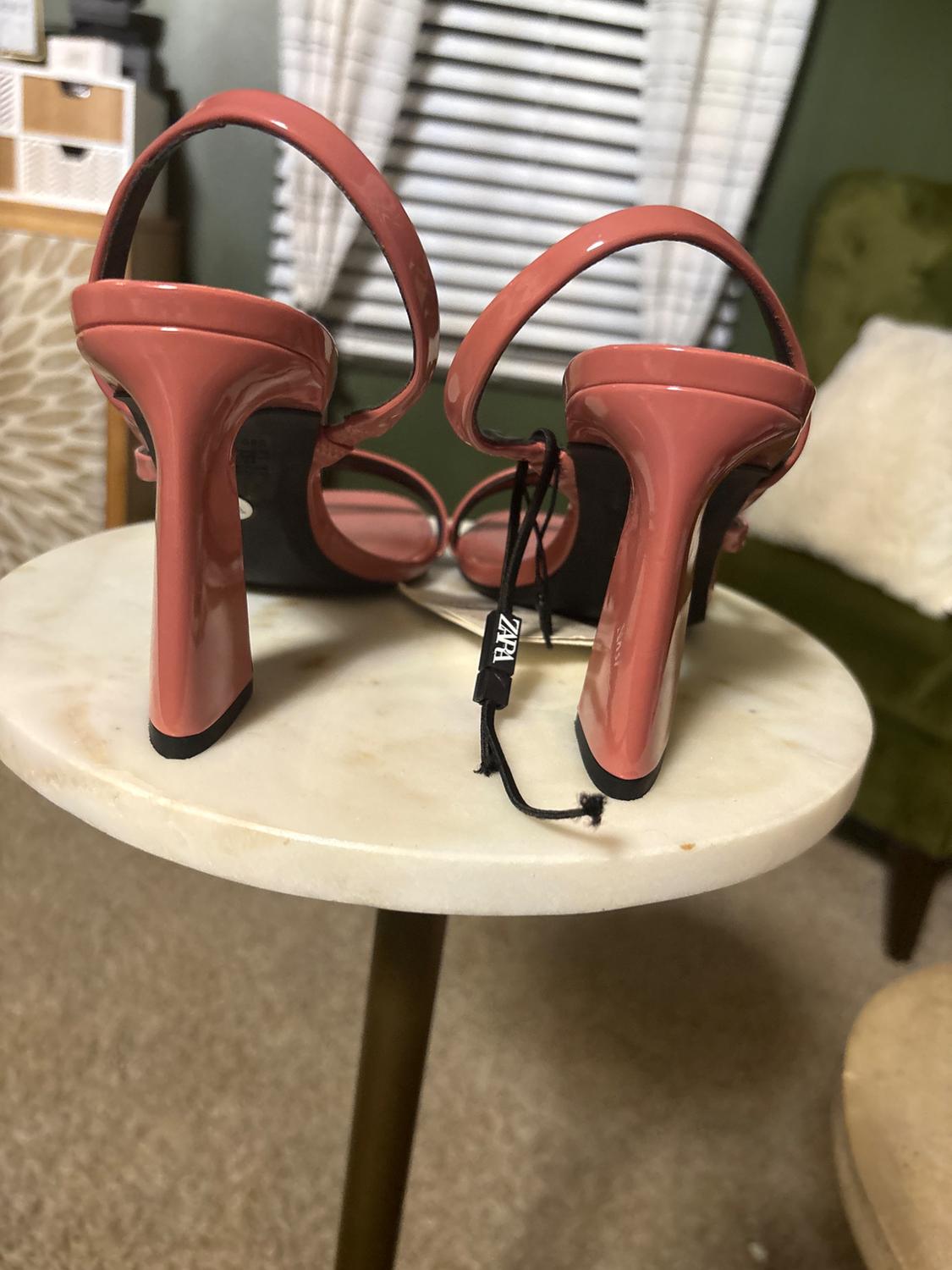 STRAPPY WIDE HEEL SANDALS - Image 2