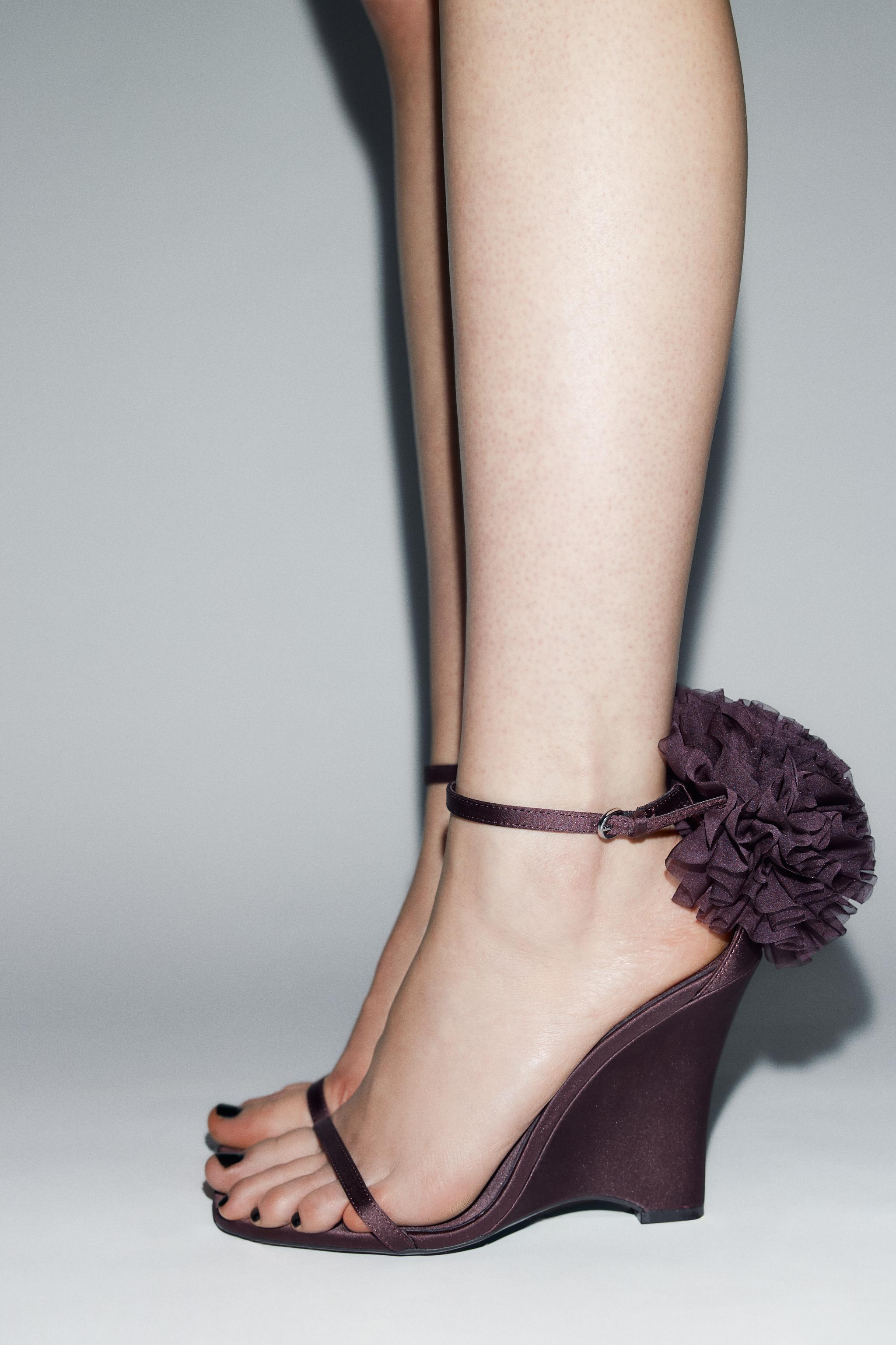 MAXI FLOWER WEDGE SANDALS