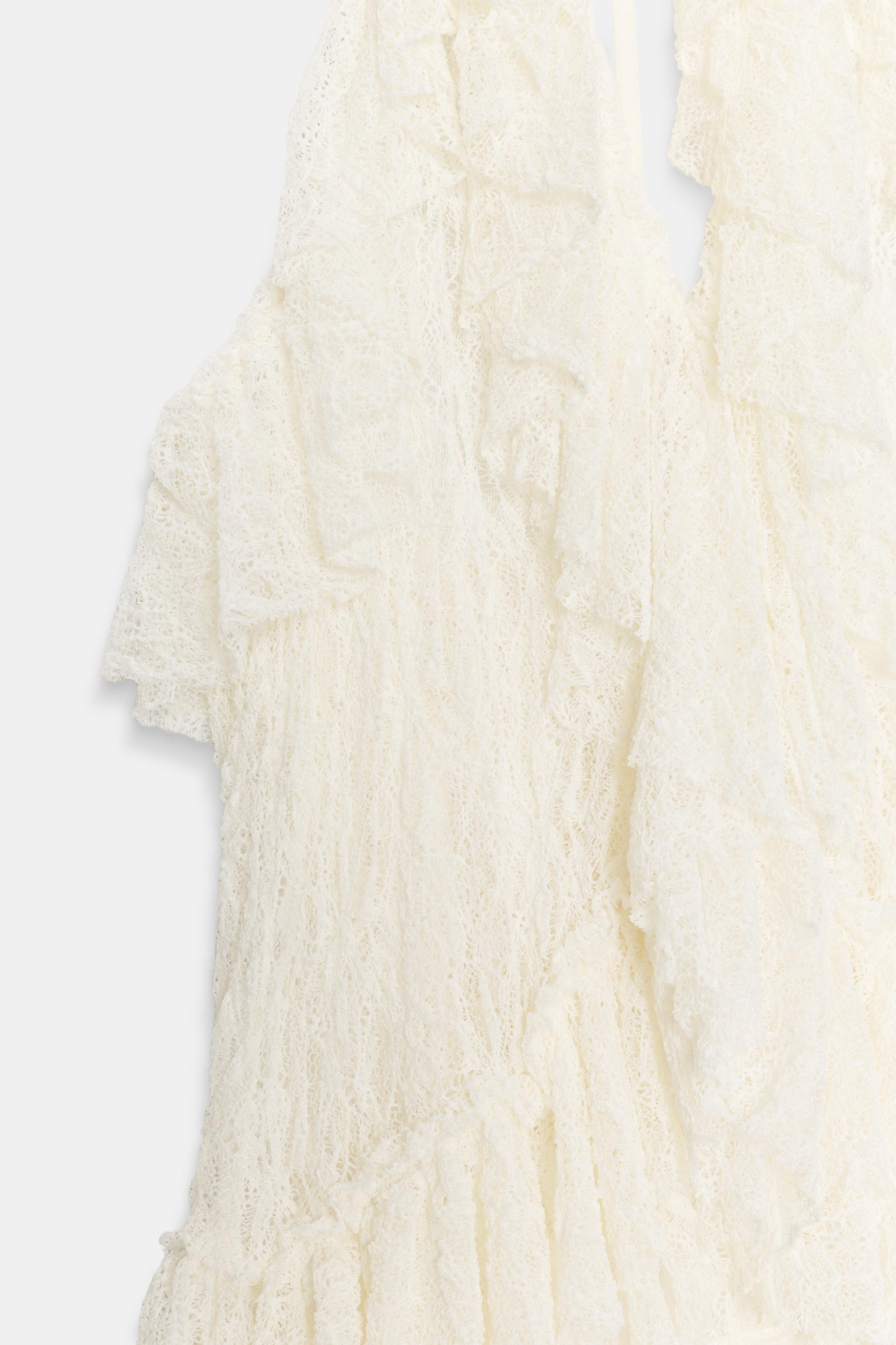 RUFFLED LACE TOP