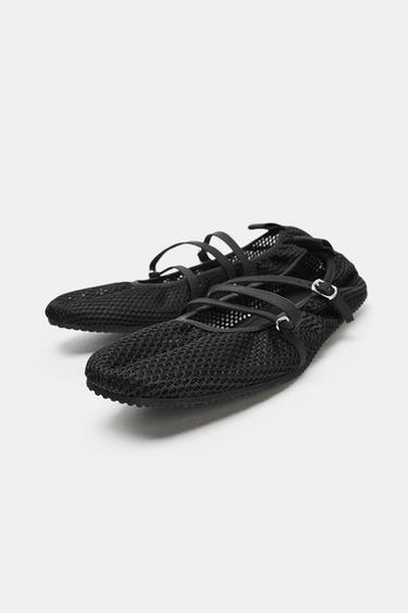 BALLERINES À BRIDES AJOURÉES - Noir de Zara - Image 1