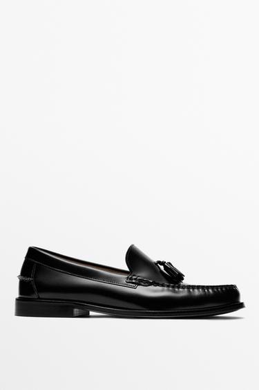 Mocasín piel con borlas - Negro de Zara