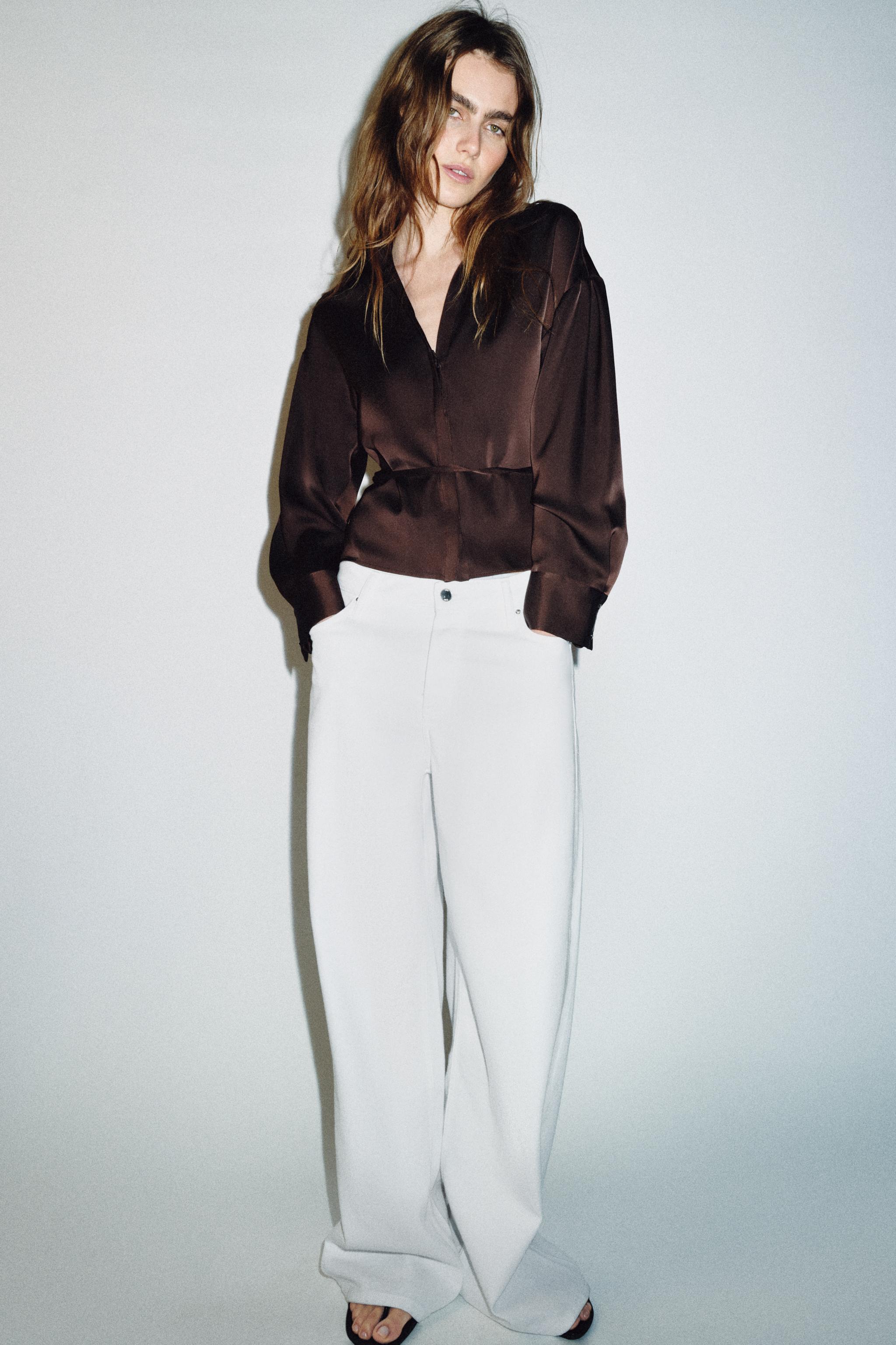 Атласная блузка с поясом