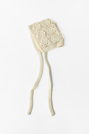 Zara EMBOSSED CROCHET FLOWER BONNET - Ecru