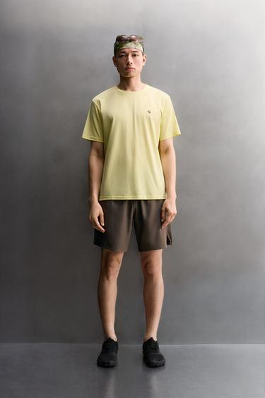 CAMISETA TÉCNICA ESTAMPADO FLOR - Amarillo de Zara - Imagen 0