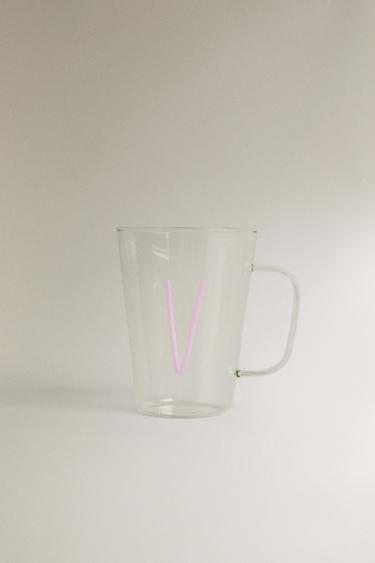 BOROSILICATE MUG WITH THE LETTER V — Pink 1