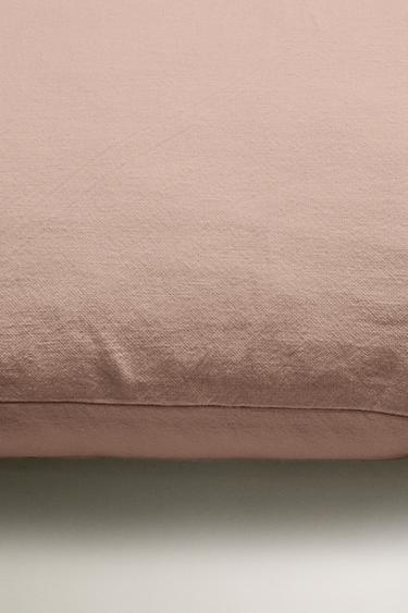 HOUSSE DE COUSSIN LIN EFFET DÉLAVÉ - Rose craie de Zara - Image 2