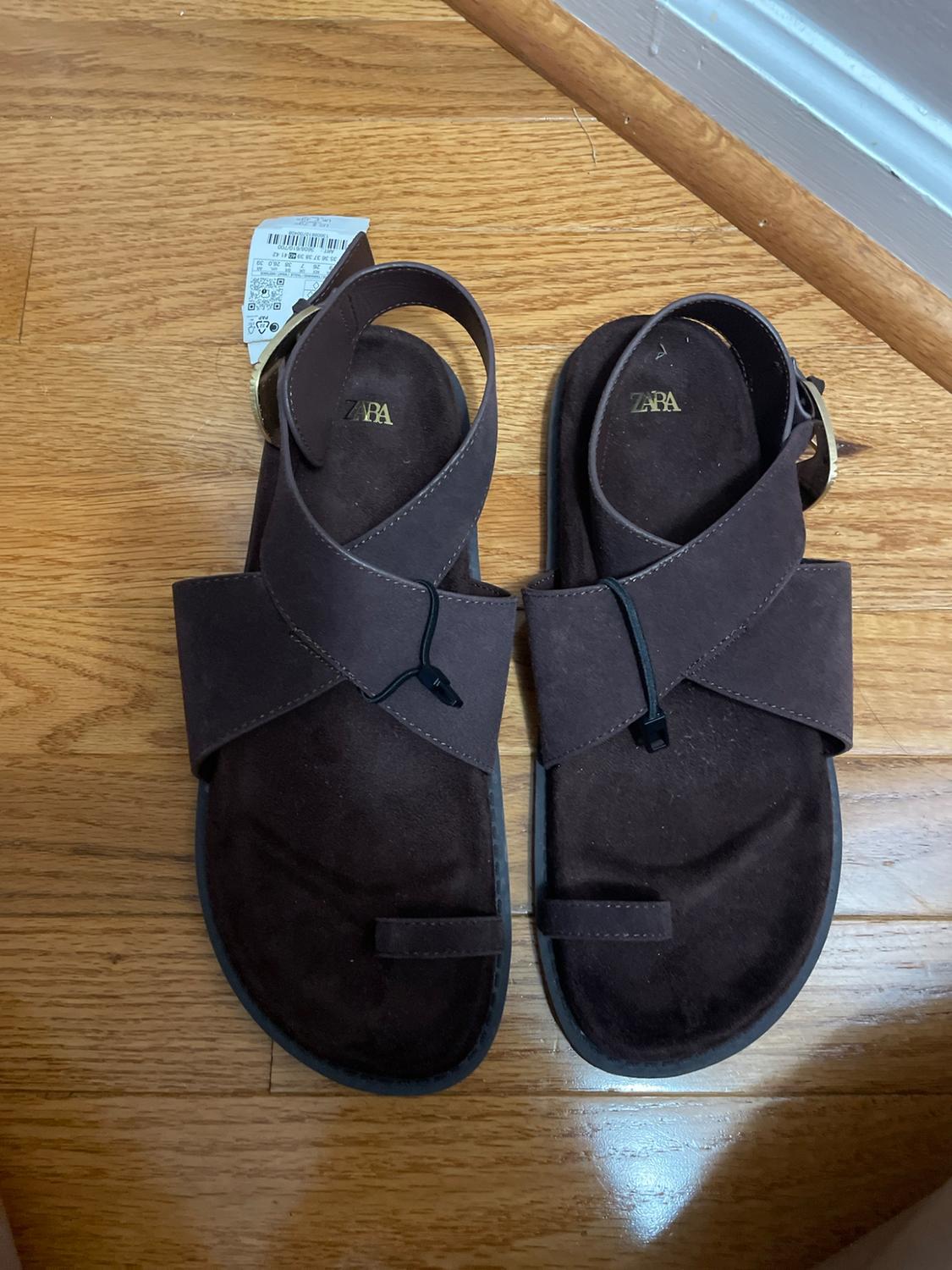 SUEDE TOE LOOP BUCKLE SANDALS - Image 2
