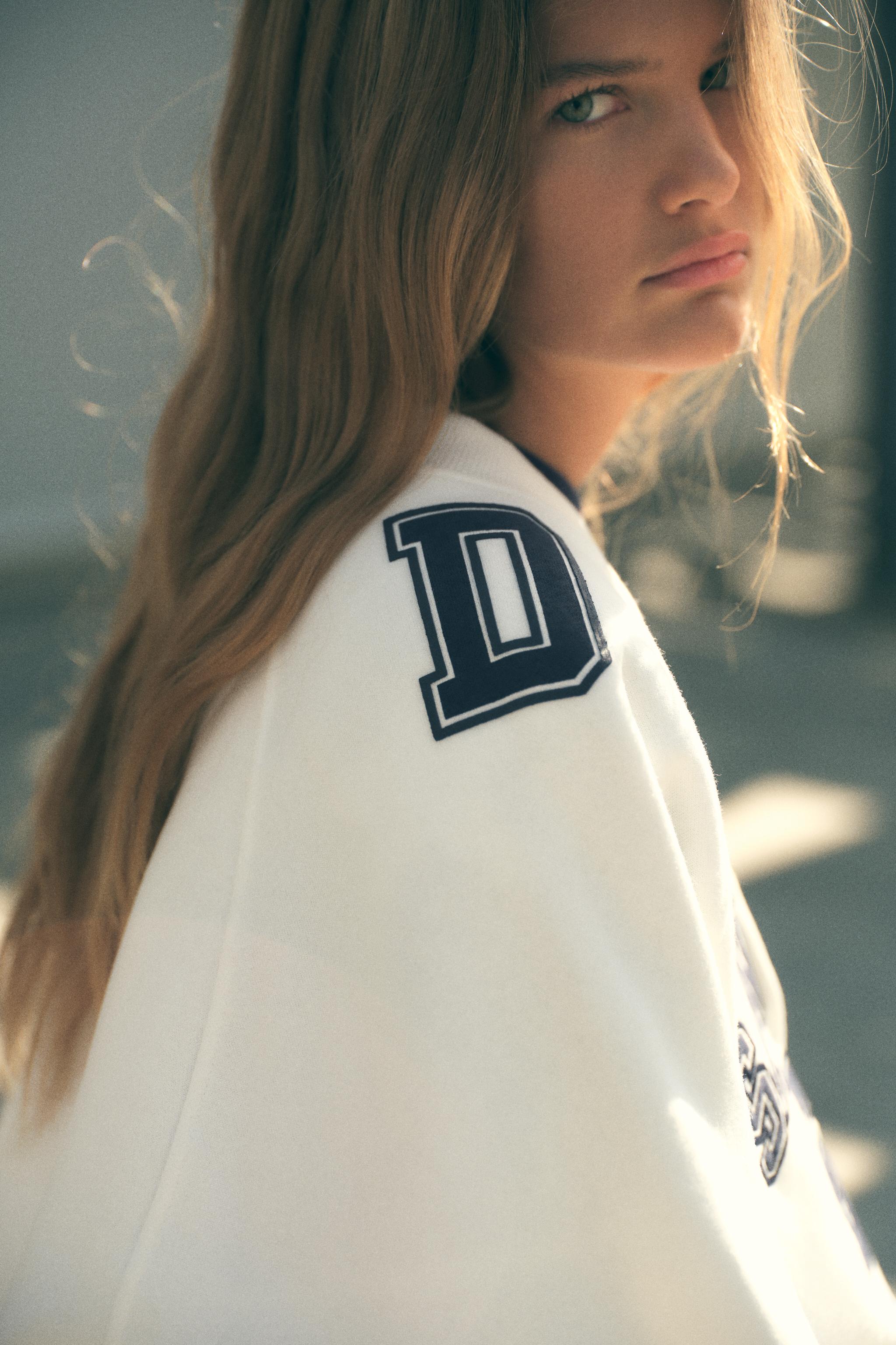 VARSITY SWEATSHIRT