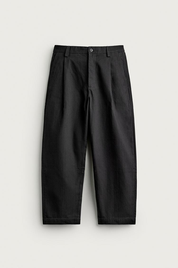 PANTALÓN CHINO RELAXED FIT PLIEGUES