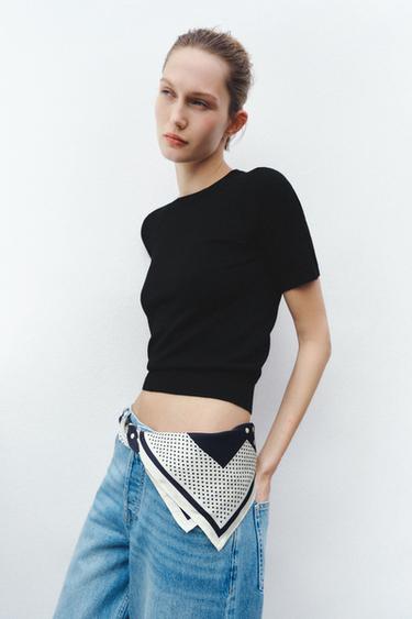 TOP BASIQUE EN MAILLE UNI À MANCHES COURTES - Noir de Zara - Image 1