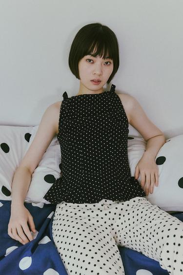 ドット柄ペプラムリボントップスブラックZaraのドット柄ペプラムリボントップス - ブラック 