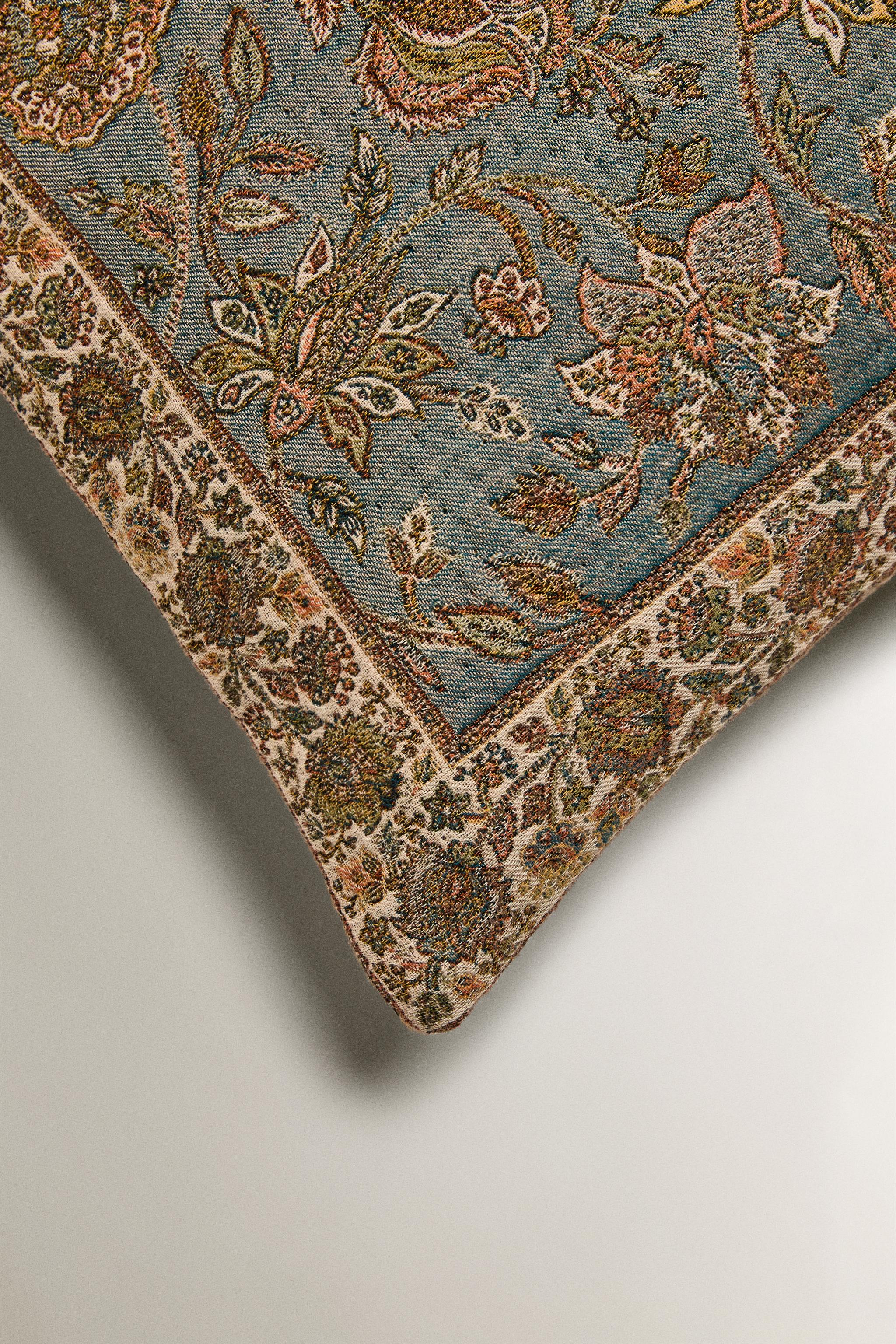JACQUARD CUSHION COVER