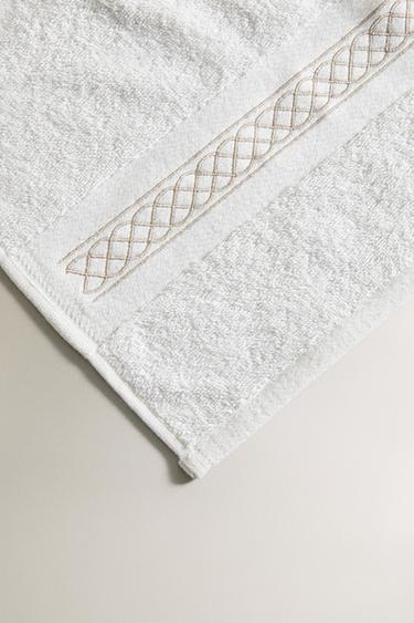 BATH TOWEL WITH WAVY BORDER - Golden by Zara - Image 2