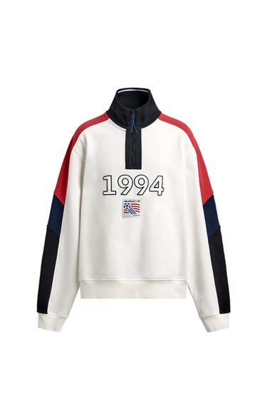 USA 94 FIFA WORLD CUP™ FIFA CLASSICS ジッパーネック スウェットシャツオフホワイトZaraのUSA 94 FIFA WORLD CUP™ FIFA CLASSICS ジッパーネック スウェットシャツ - オフホワイト 