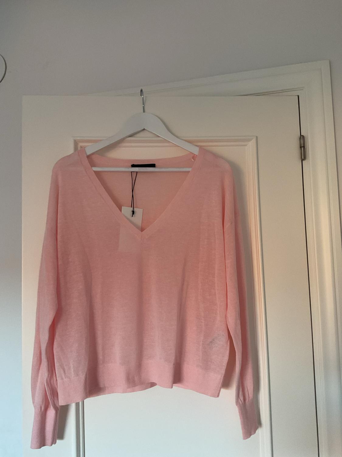 FINE KNIT V-NECK JUMPER - Image 3