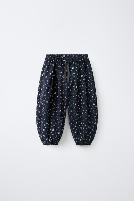 PANTALÓN BOMBACHO ESTAMPADO FLORECITAS - Negro de Zara - Imagen 0