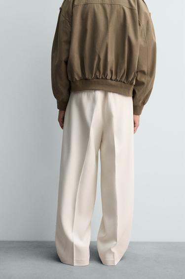PANTALON À PLIS EN VISCOSE ÉDITION LIMITÉE - Blanc cassé de Zara - Image 2