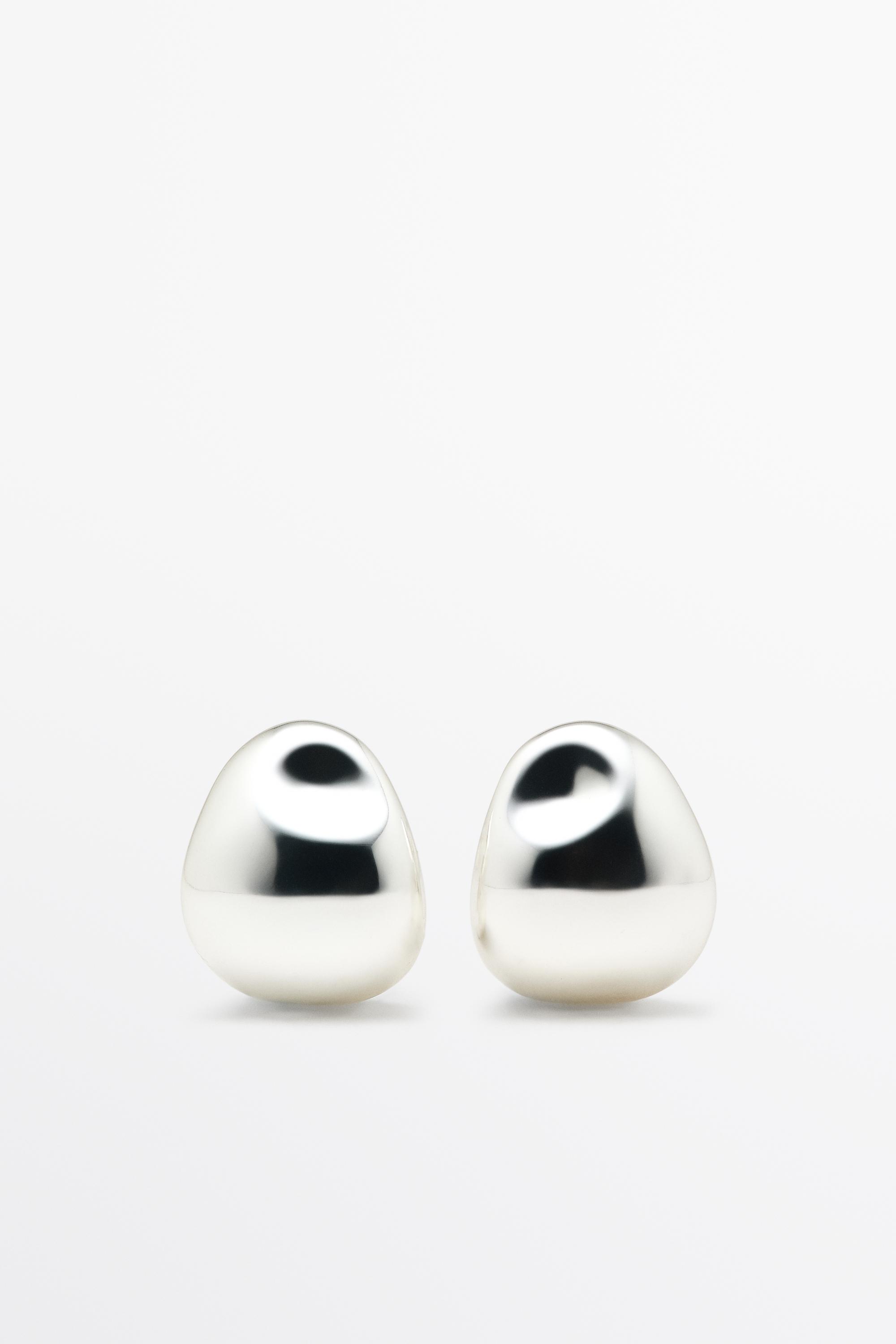 Curved pebble earrings