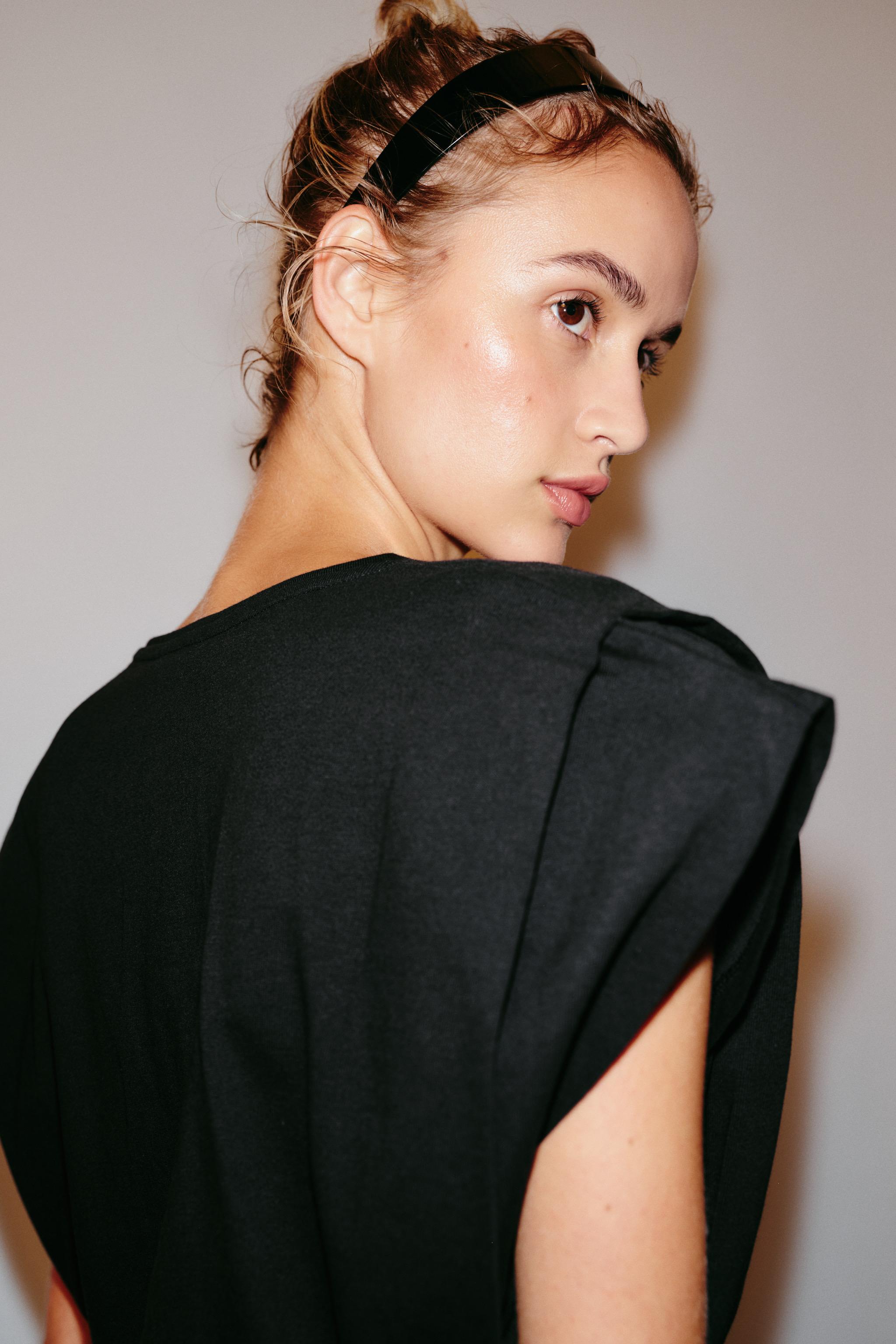 COTTON V-NECK T-SHIRT — Black