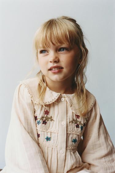 ПЛАТЬЕ С ВЫШИВКОЙ В ВИДЕ ЦВЕТОВ — БЕЖЕВЫЙ от Zara