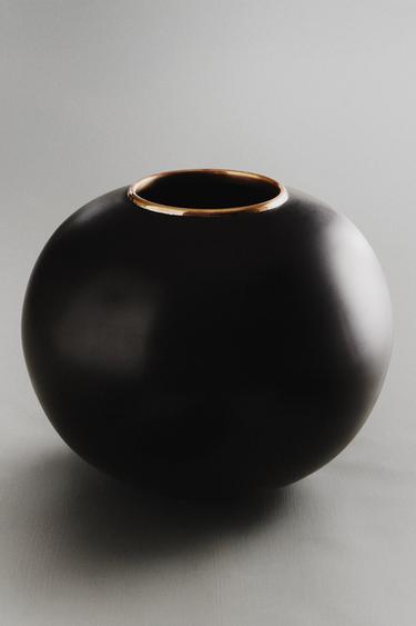 BRASS SPHERE VESSEL I COLIN KING - Black by Zara