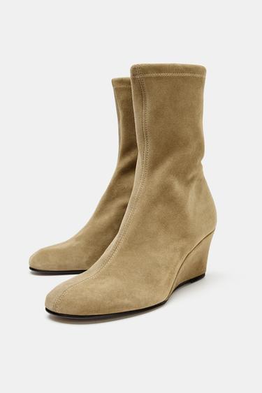 BOTTINES EN DAIM À TALONS COMPENSÉS - Gris taupe de Zara - Image 2