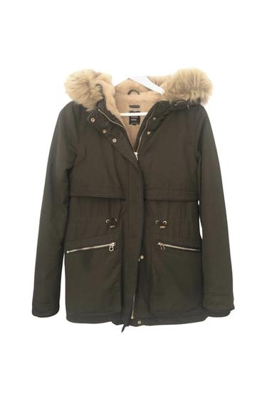 PARKA VERDE CON CAPUCHA
