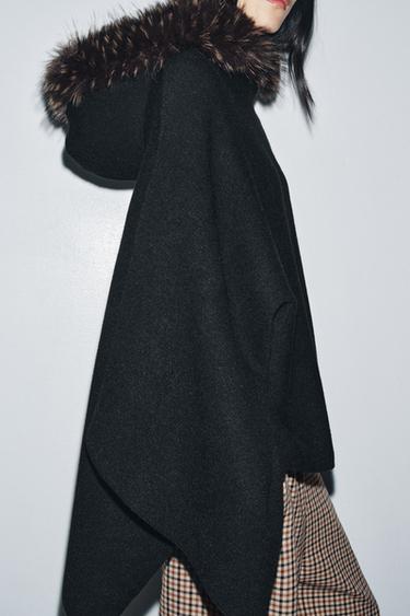KNITTED CAPE WITH SHEEPSKIN - Black by Zara