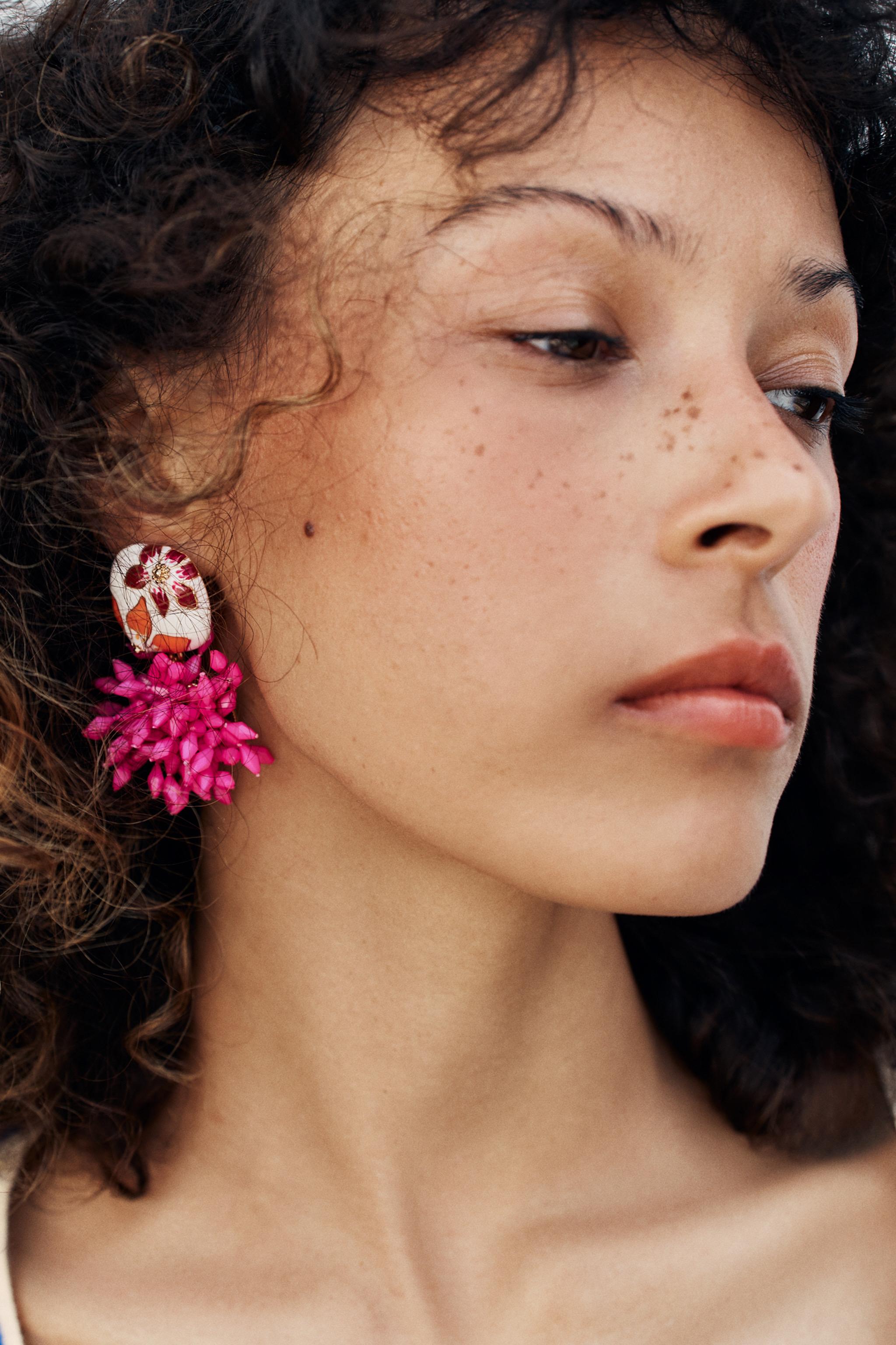 Женские аксессуары Zara RESIN BEADED EARRINGS