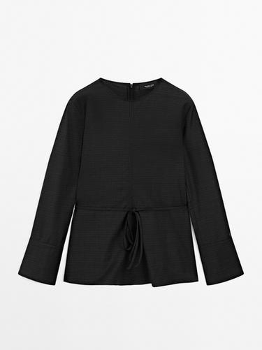 Blusa con cinturón mezcla lana - Negro de Zara