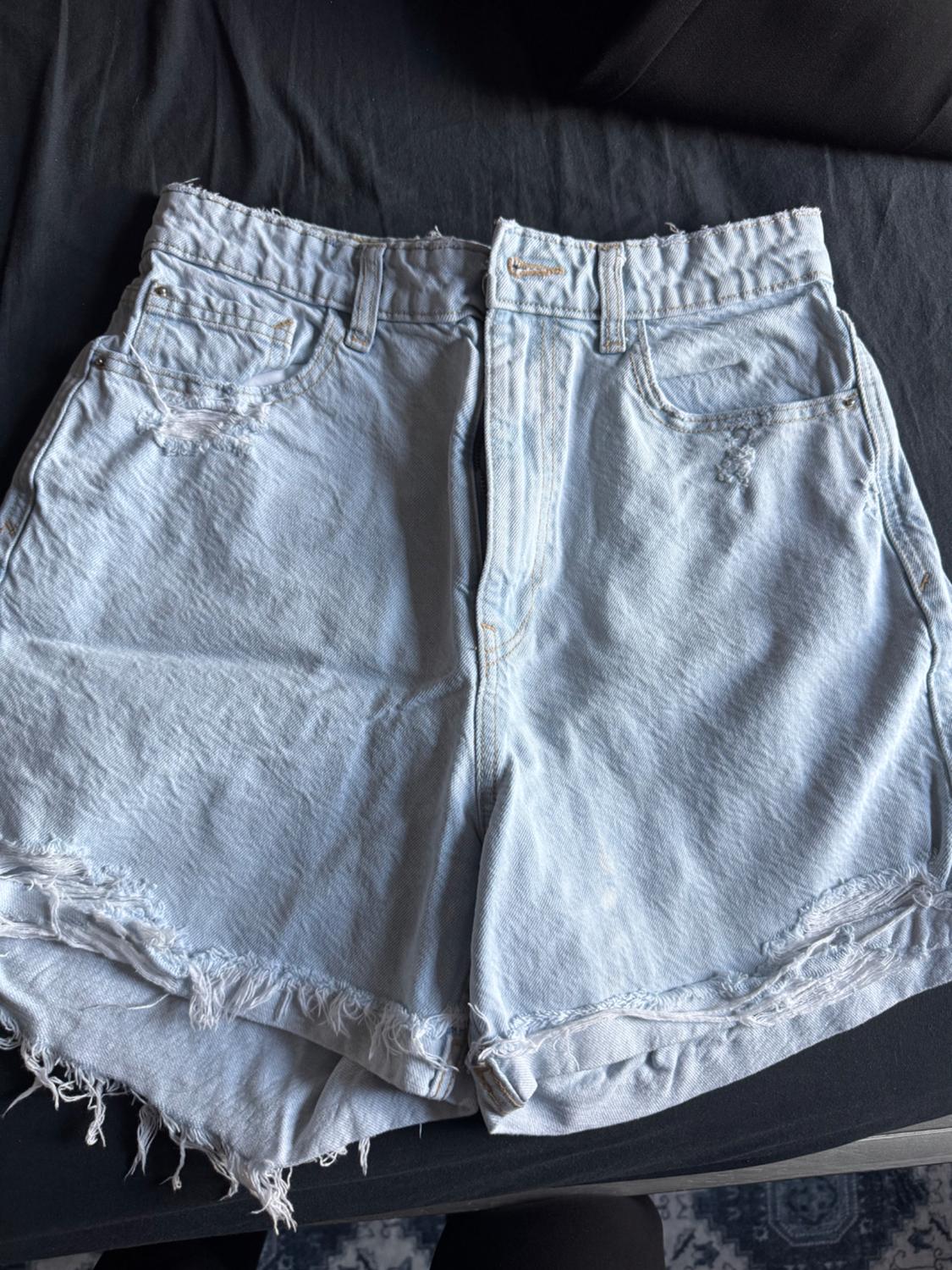 HIGH RISE RIPPED SHORTS