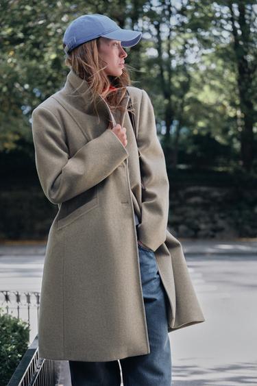 معطف ناعم بأكتاف مبطنة - بيج الخاص بـ Zara