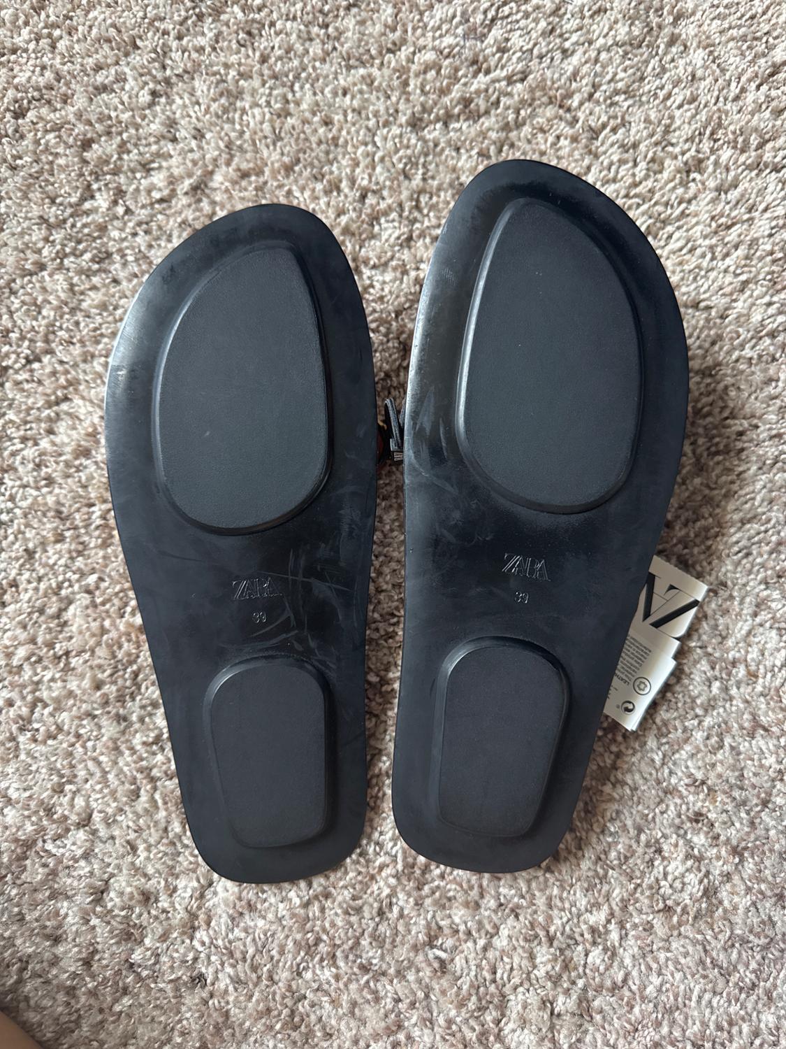 LEATHER STRAPPY SANDALS - Image 2
