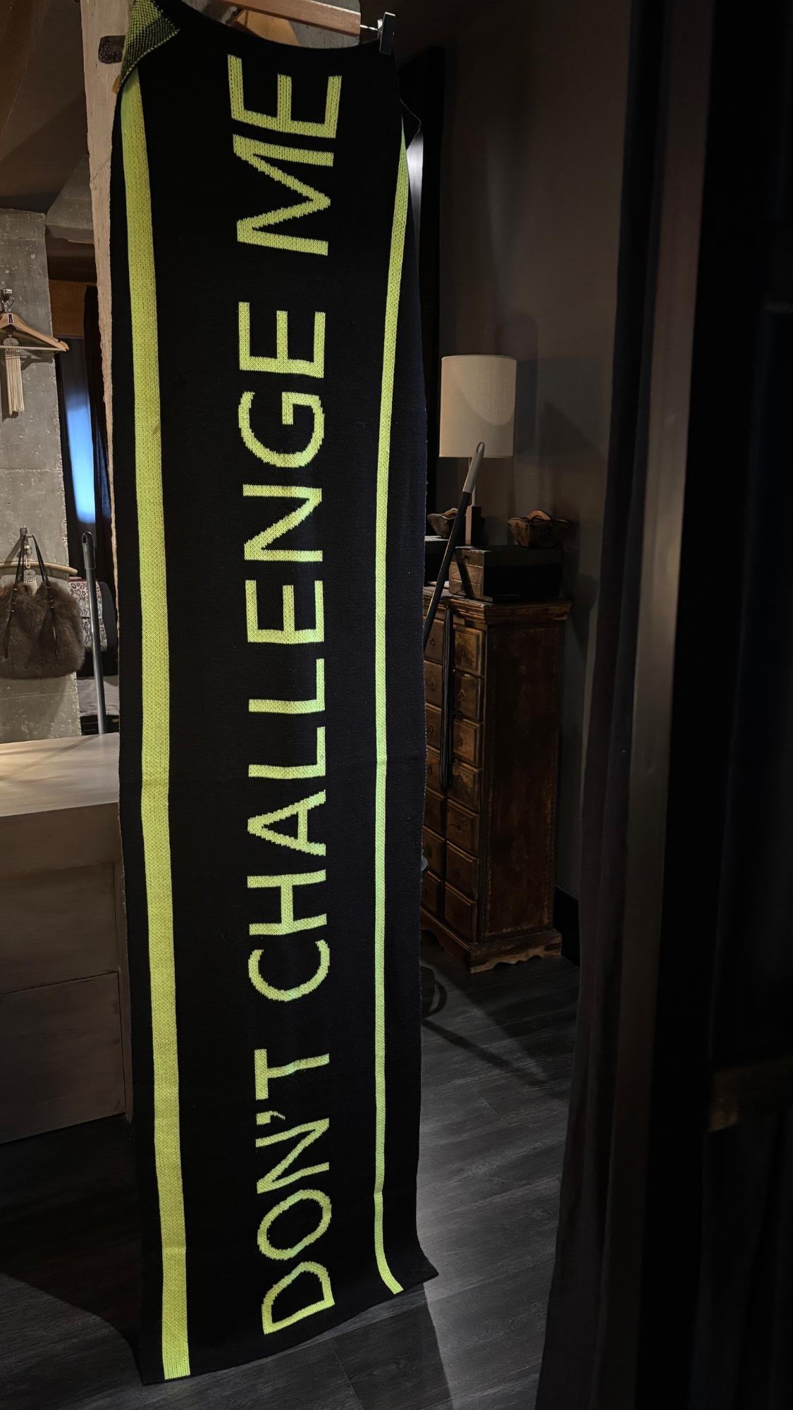 JACQUARD SCARF WITH SLOGAN - Image 6