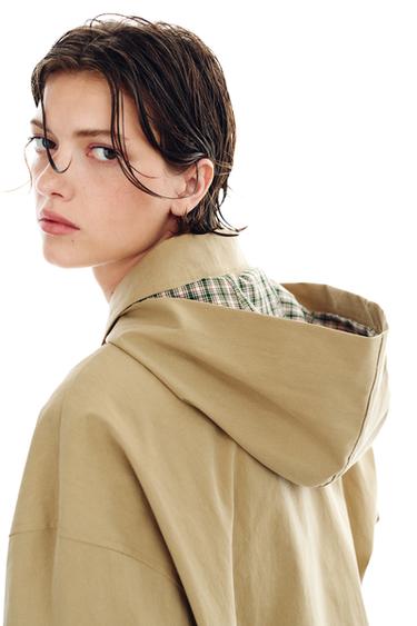 جاكيت بغطاء رأس قابل للفك - مِحْمر الخاص بـ Zara